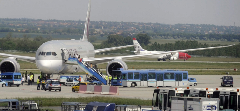 Megjöttek a fotók a Budapesten kényszerleszállást végrehajtó gépről