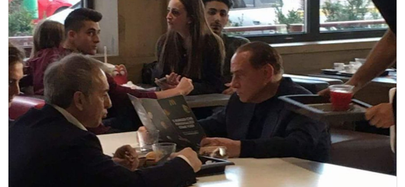 Mi lelte a dúsgazdag Berlusconit? McDonald'sban fotózták le