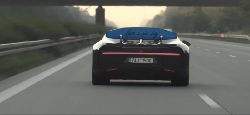 Kiposztolta 417 km/h-s száguldását az autópályán egy Bugatti-tulajdonos