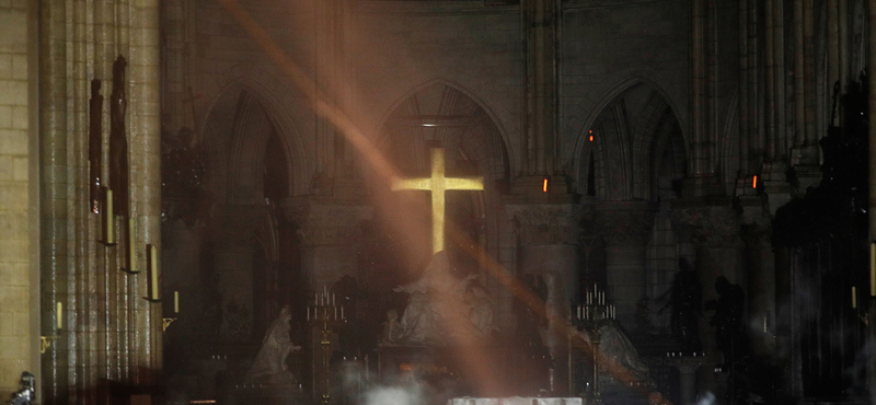 Íme az első fotók a leégett Notre-Dame belsejéből