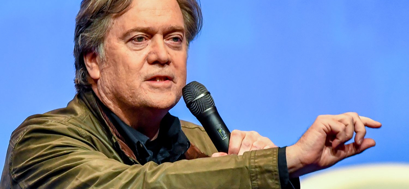 Vádat emeltek a volt Trump-tanácsadó Steve Bannon ellen