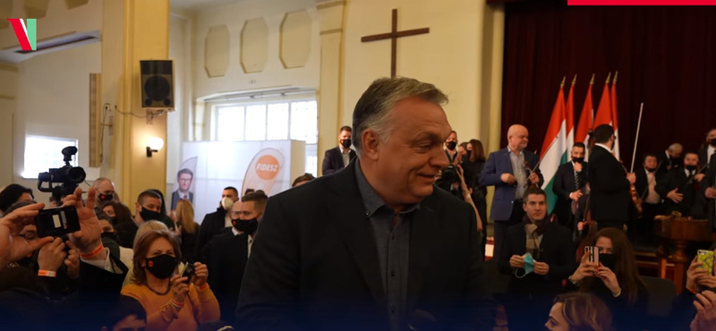 Ugrándozó nyugdíjasok között mondta el Orbán, hogy nem hátra