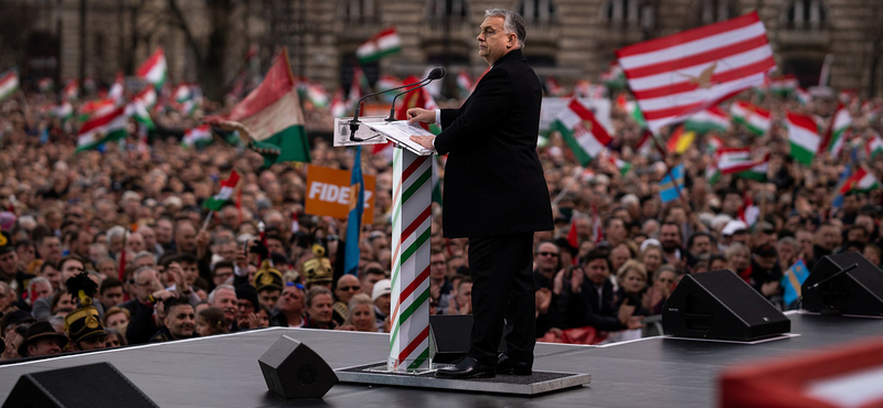 Semmi meglepő nincs abban, hogy Orbán nagy-magyaroszágos sálban mutatkozik