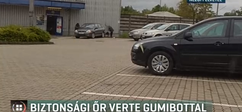 Gumibottal vert meg egy biztonsági őr egy férfit Kaposváron - videó