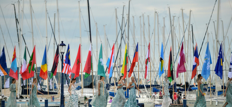 Pénzt is kerestek a nyíltvízi úszók a Balatonban