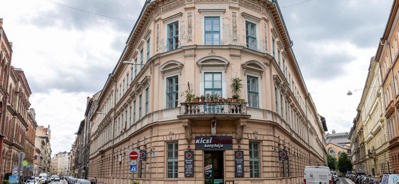 Lenyűgöző belső kertet rejt a Kálvin tér melletti ház, ahol egykor Csonka János műhelye működött