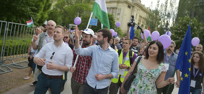 Fekete-Győr András meghirdette a kiegyezés politikáját a Momentum tüntetésén