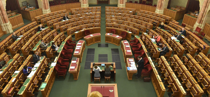 Kirobbanó érdeklődés az oktatás iránt a parlamentben - ja, nem