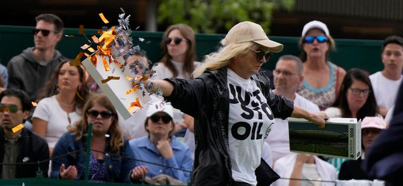 Nyugdíjas klímaaktivisták támadtak környezetbarát konfettivel Wimbledonban – videó