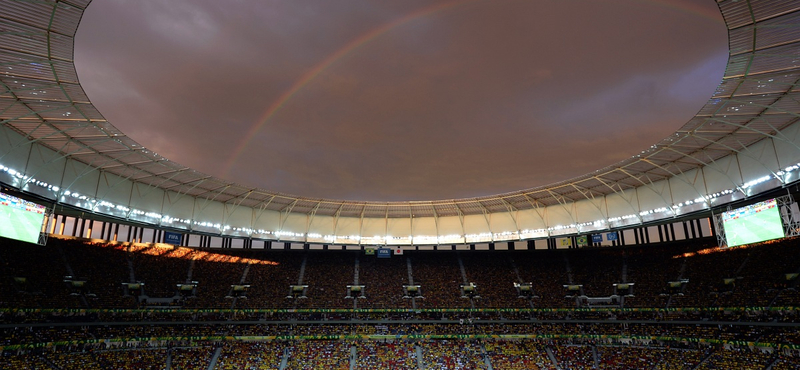 Buszgarázs és gyerekzsúr helyszín lett a brazil focivébé csodastadionjaiból