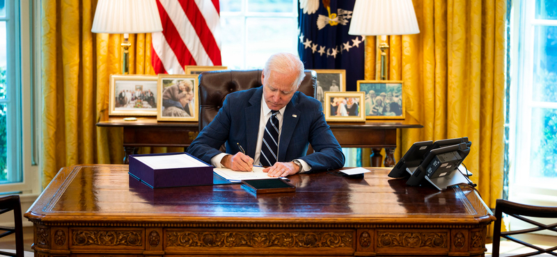 Biden azt ígérte, 2030-ra megfelezik az USA károsanyag-kibocsátását