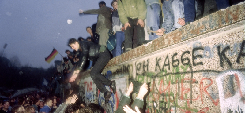 Meghalt, akinek a bakija megnyitotta a berlini falat