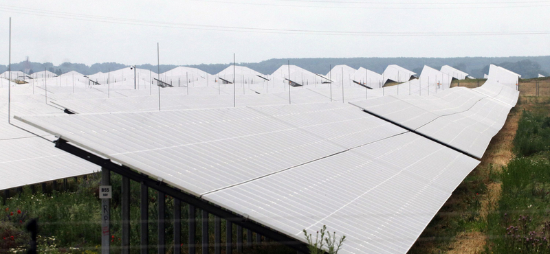 A napelemparkok létesítésébe se szólhat bele az önkormányzat