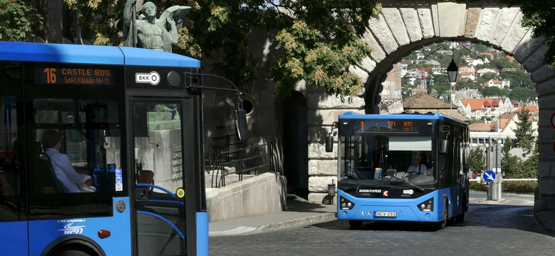 50 fok a vezetőfülkében, 32 fok az irodában: a buszsofőröket, a vasutasokat és a postásokat sem kíméli a hőség