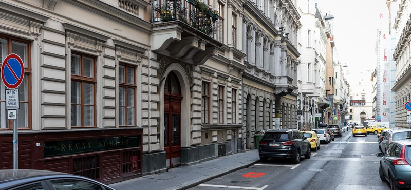 Így néznek ki az újfajta parkolóhelyek, amelyekből egyre több van Budapesten