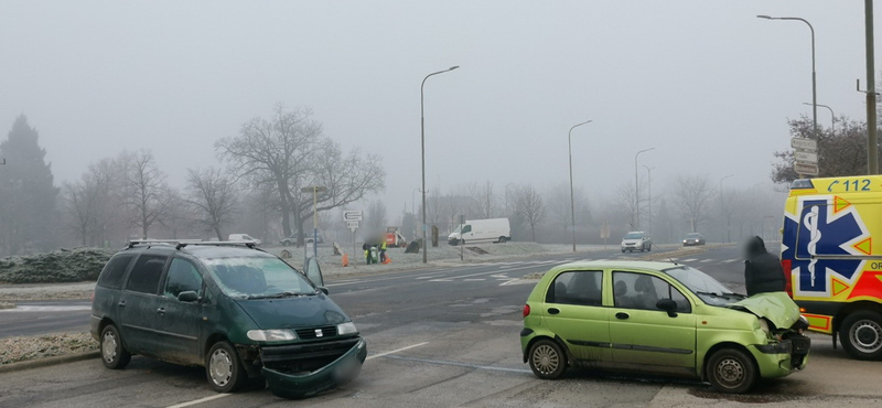 45 métert csúszott a jeges lejtőn a karambolig egy autós Szombathelyen