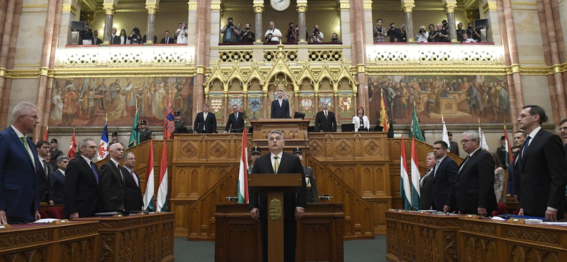 A jég hátán is megélő fiatalokkal építené a virágzó Magyarországot Orbán