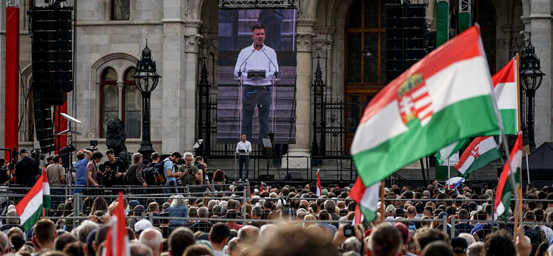 Országjárásra indul Magyar Péter, aki figyelmeztette Orbánt és a NER-t: "Ma még kér a nép, de lassan késő lesz" – telt ház volt a Kossuth téren