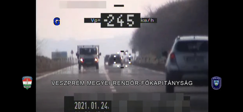 Videó: a rendőrök 245-ös tempónál meszeltek le egy sofőrt a 710-es főúton