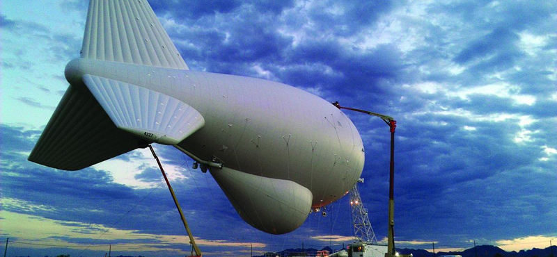 16,5 milliárdért vesz hőlégballonokat a Pentagon, kiküldik őket a határra