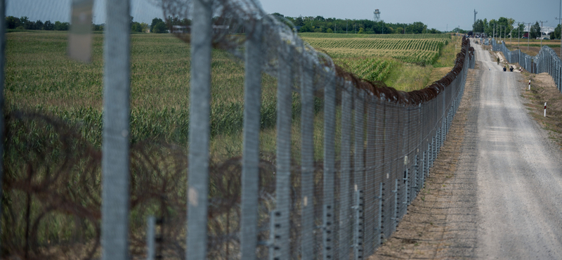 BVOP: Migránsok támadták meg a határkerítést építő rabokat