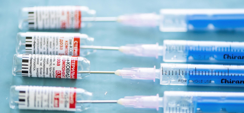 Egy új vizsgálat szerint a Szputnyik V jobban véd az omikron ellen, mint a Pfizer-vakcina