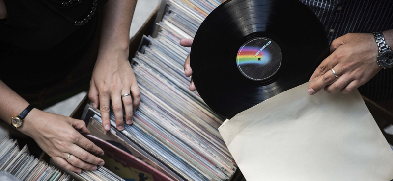 Vinyl-fanoknak és zeneőrülteknek szóló programsorozattal tér vissza Horváth Gergely