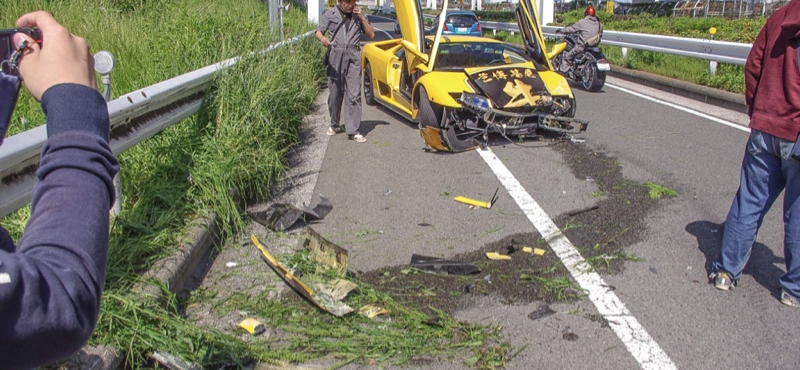 Így jár, aki Lamborghinivel keménykedik – videó