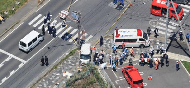 Újabb biztonsági intézkedések Japánban a gyerekeket ért sokkoló késes támadás után