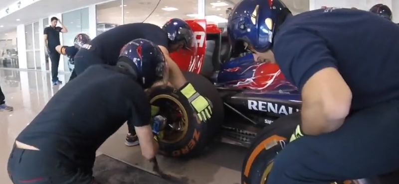 Így készül a Toro Rosso a boxutcás kiállásokra – videó