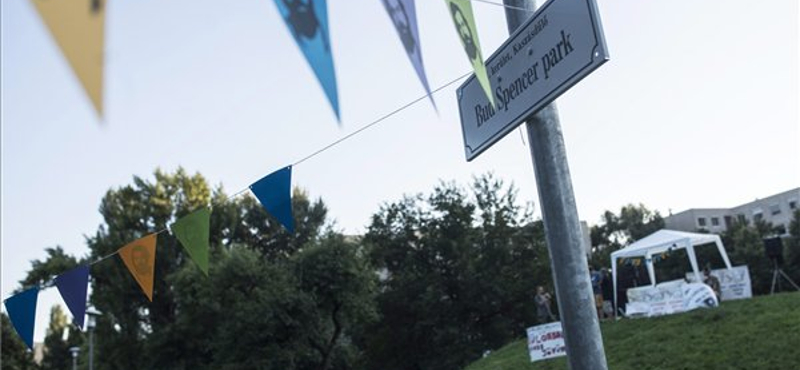 Elnevezték a dombot a Bud Spencer parkban, könnyű kitalálni, hogy kiről