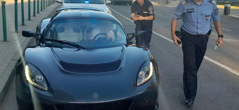 Tuningautókra vadásztak a rendőrök Budapesten, egy igazi ritkaságot is megállítottak