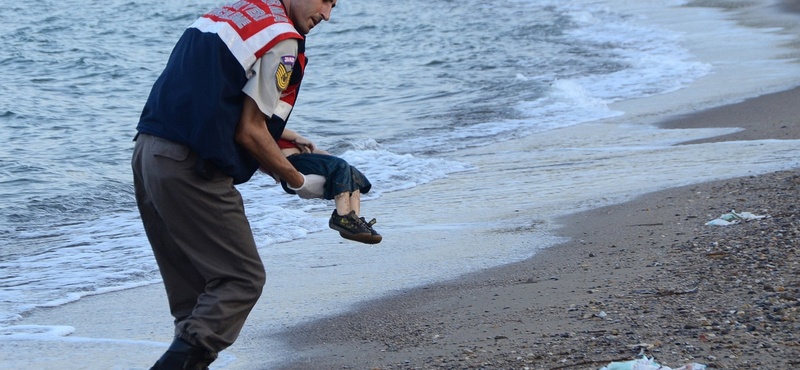 Megszólalt a vízbe fúlt Aylan édesapja - 4000 eurót fizetett az embercsempészeknek