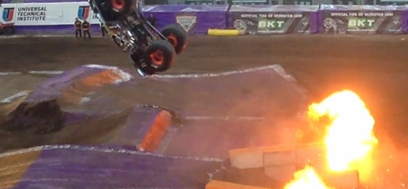 Dupla bukfenc lett az első monster truck előreszaltóból – videó