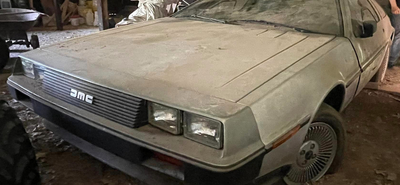 Valódi időgép ez a pajtában fellelt alig 1600 kilométert futott DeLorean