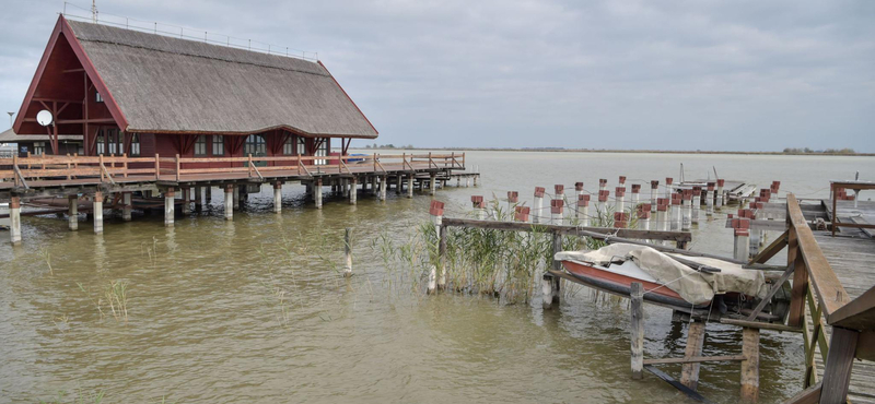 Mehetnek a munkagépek a Fertő tóra bontani