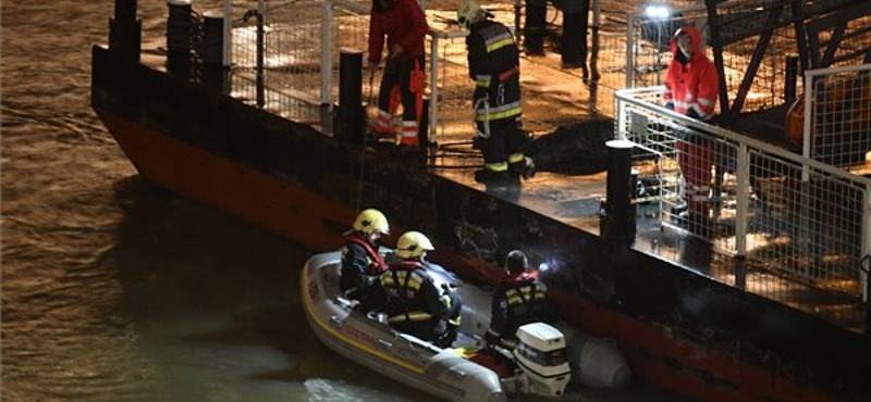 Budapesttől délre keresik a hajóbaleset túlélőit