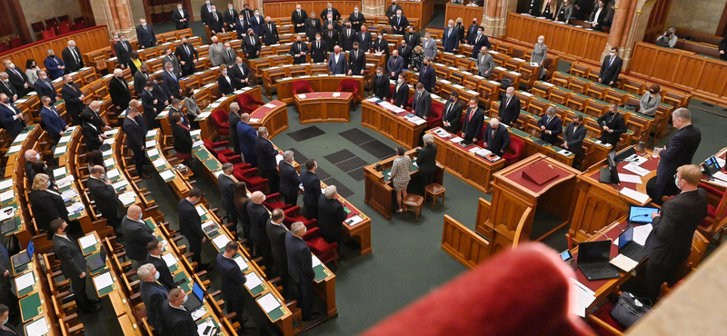 Többmilliós végkielégítést kap egy olyan kieső parlamenti képviselő is, aki tizenkét év alatt egyszer sem szólalt fel