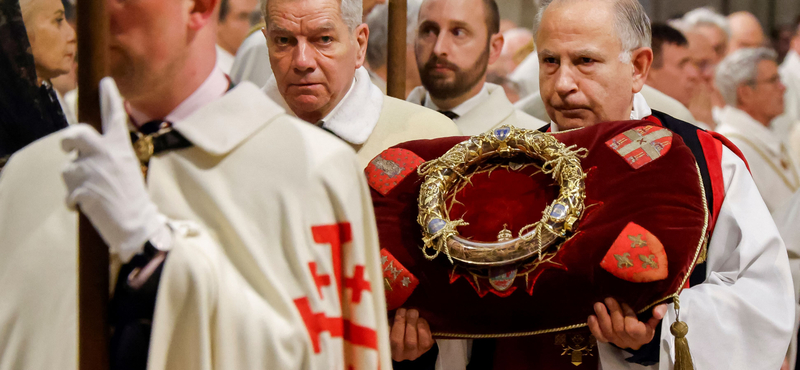 Visszavitték a töviskoronát a Notre-Dame-ba