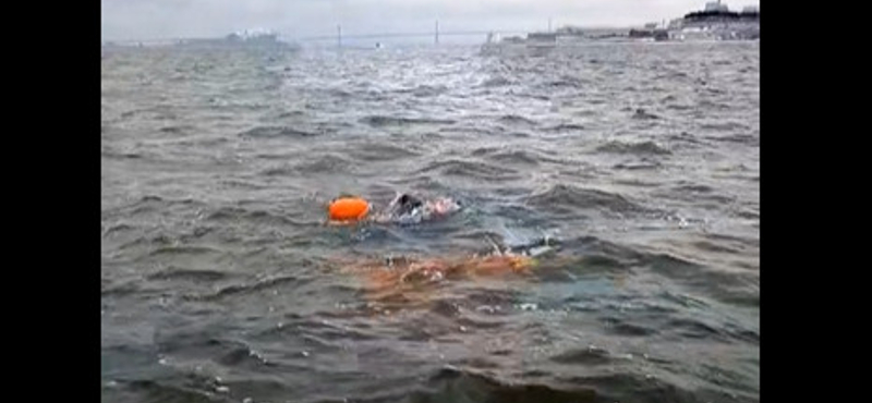 Lábak nélkül úszott át a győri férfi az Alcatraz-börtönszigetről a kontinensre