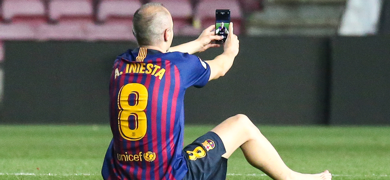 Iniesta még egyszer visszament, hogy ücsörögjön a Nou Camp gyepén