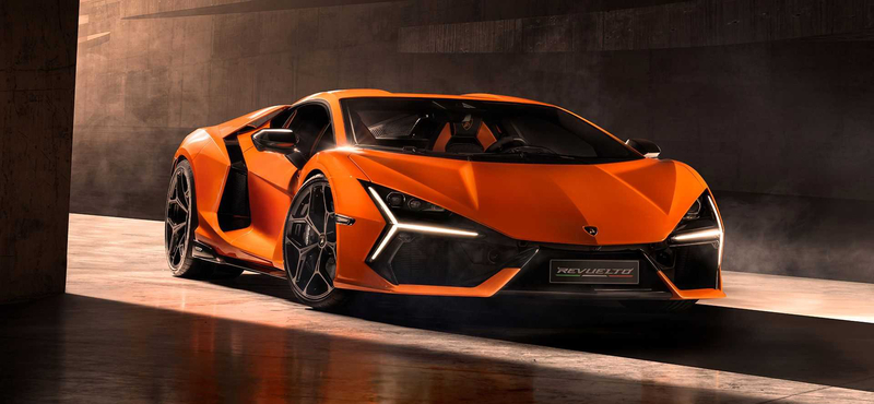 Megérkezett az új korszak Lamborghinije, a 190 milliós Revuelto