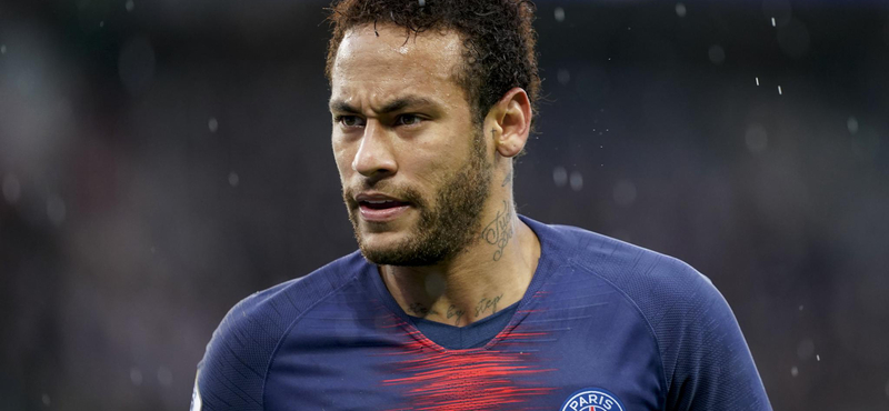 Neymar maradna a PSG-ben