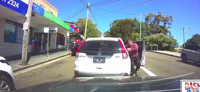 Instant karma: kiszállt balhézni a sofőr, csak a kéziféket felejtette el behúzni – videó