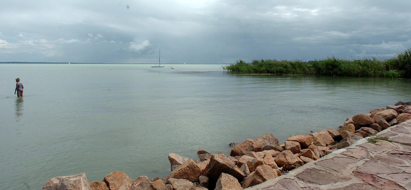 Előkerült a férfi, akit vízimentők kerestek a Balatonban