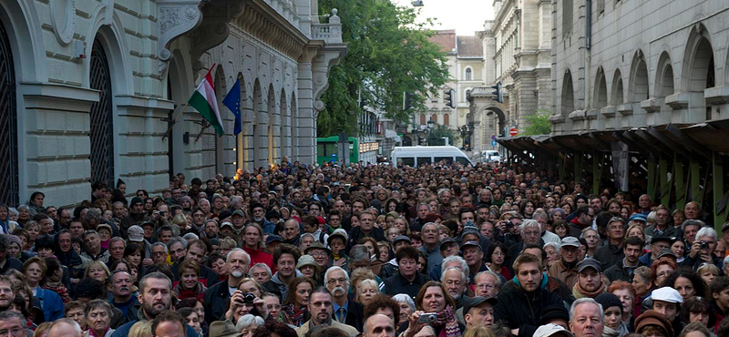 Dörner újra beszélt: "koszlott kesztyűket eddig sem vettem fel"