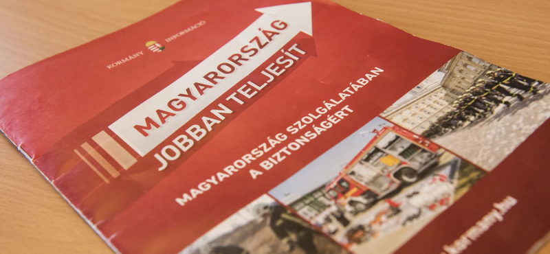 Szolgálatban lévő tűzoltóknak tolták a kormánypropagandát április 8-a előtt