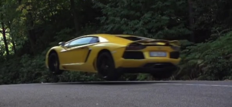 Videó: egy kupé vagy egy kabrió Lamborghini repül jobban?