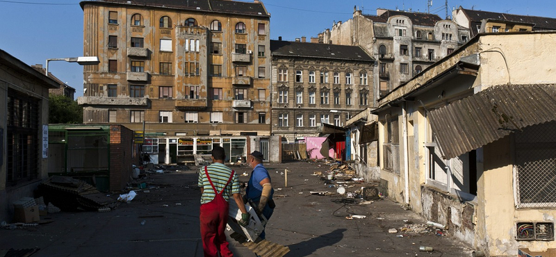 Bontják Budapest egyik szégyenfoltját - fotók