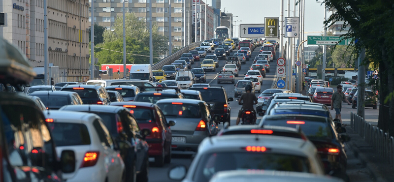 Autósok, figyelem: Keddig lehet postai csekken befizetni a kötelezőt